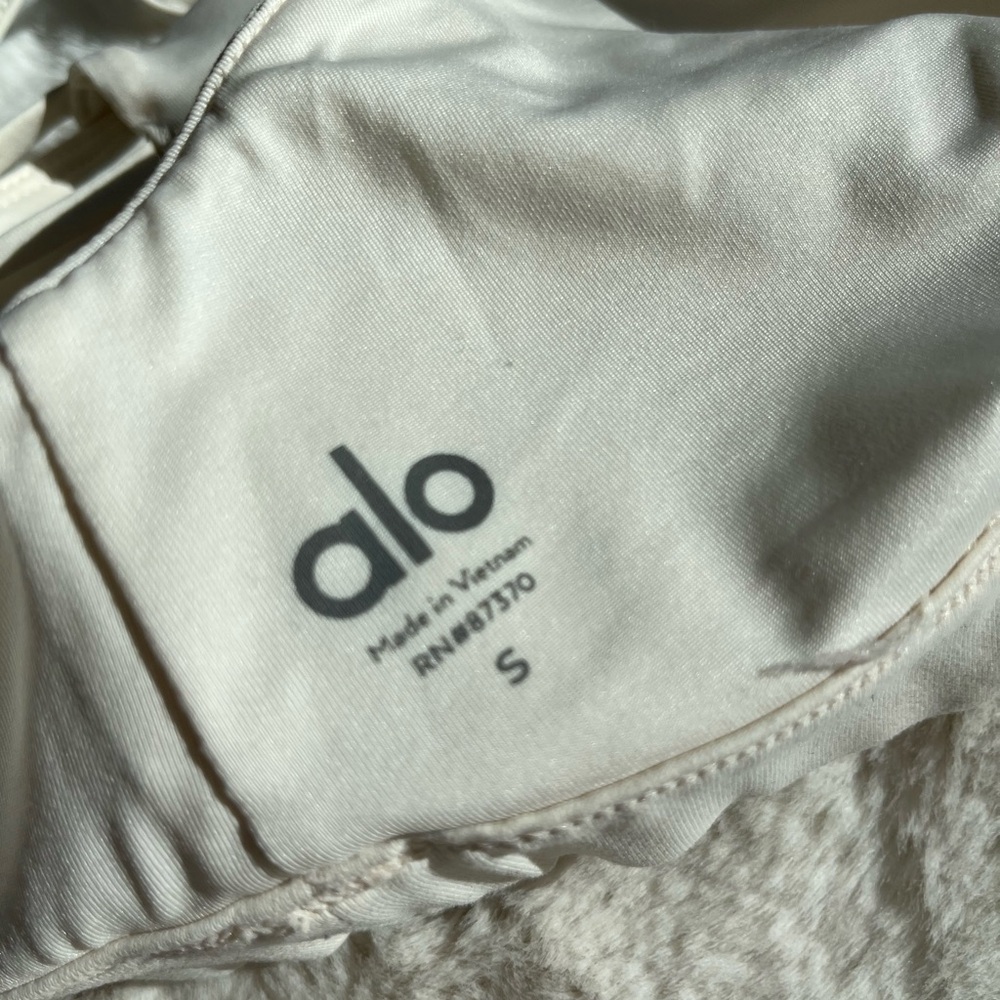 ALO Yoga Ivory Interlace sports Bra, Small - Picture 5 of 5